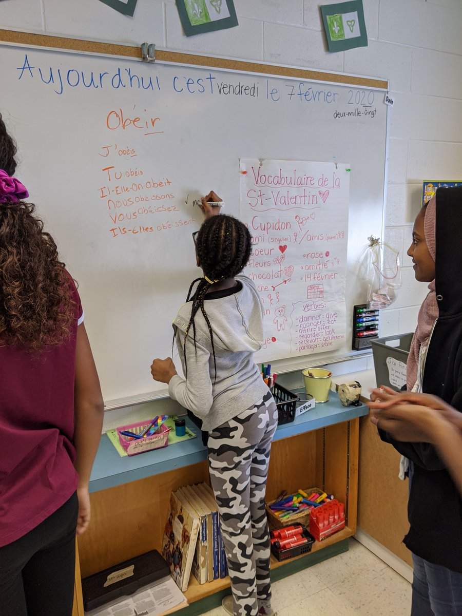 MmeCCote's tweet photo. J'adore quand les รฉlรจves qui ont fini leur travail se pratique entre eux! #learnyourverbs #learnyournumbers #lukocsb #ocsbfsl #ocsbBEcommunity https://t.co/C1raXDJ2Cc