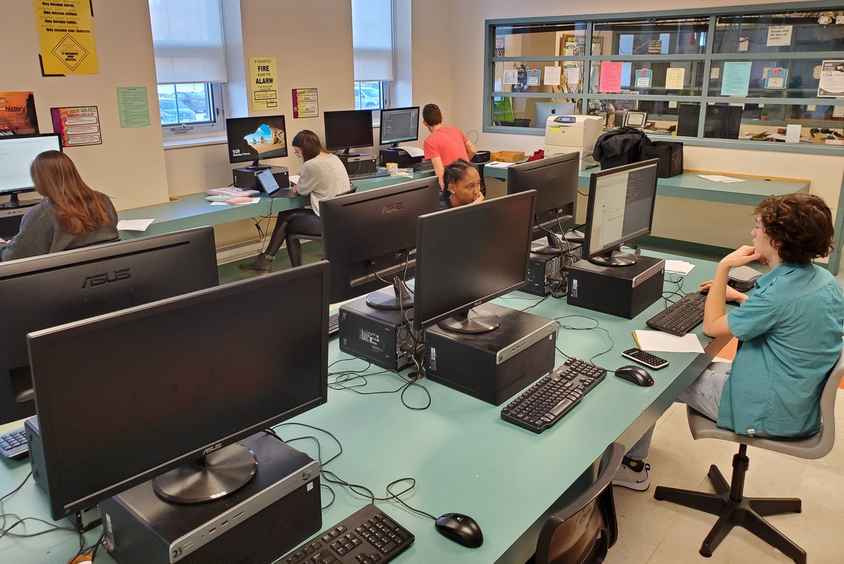 LRaffinOCSB's tweet image. @ImmaculataOCSB #programming students working hard at the #CanadianComputingCompetition this morning! #whymac