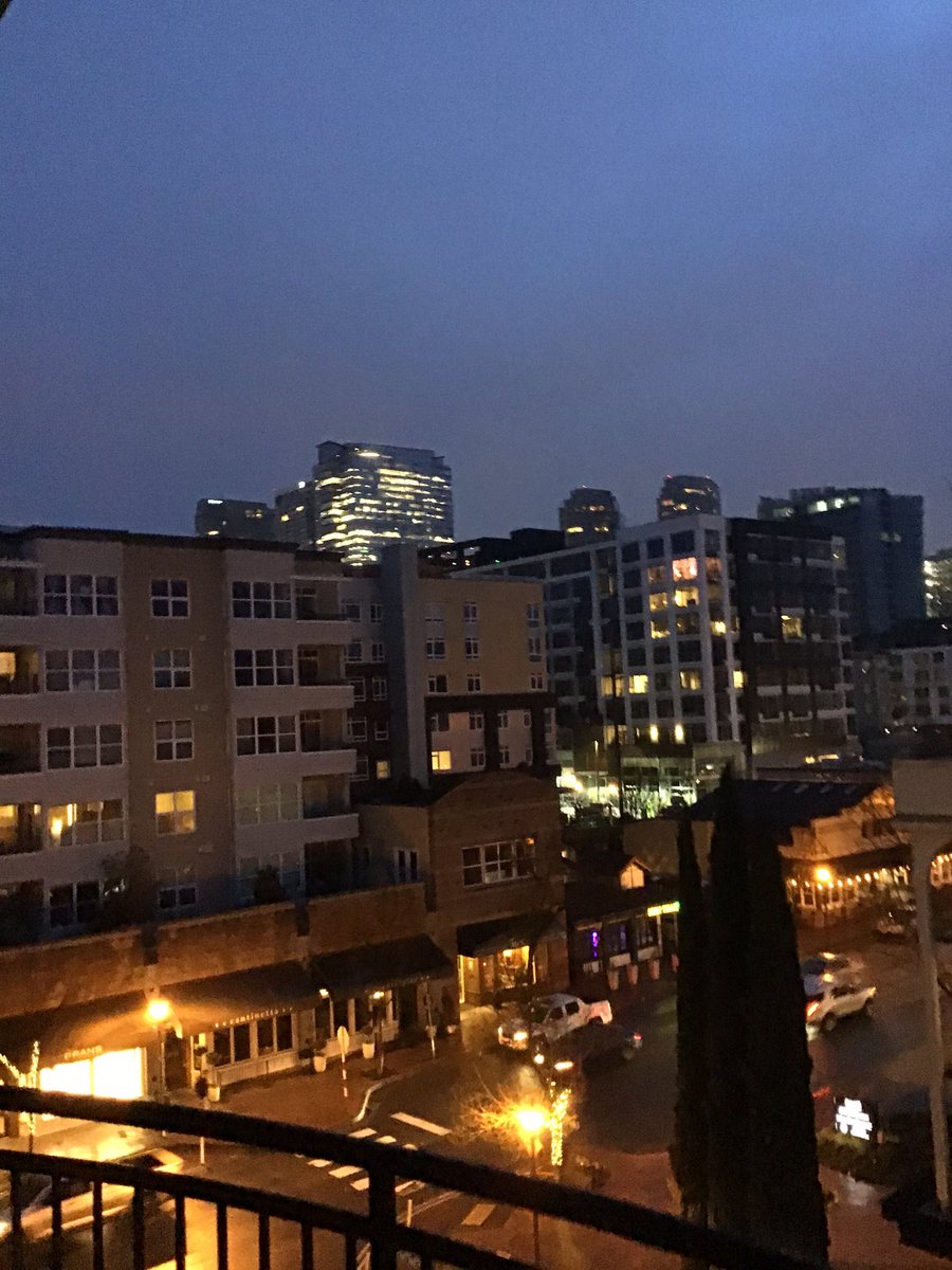 MatthewRehrl's tweet photo. It’s a wonderful morning to be a geek 🤓when you can step out of your home and walk a few blocks through the city (#Bellevue) to one of the top artificial intelligence conferences on the West Coast!  #AINextCon #AI #BigData https://t.co/5ebeNyMBuS