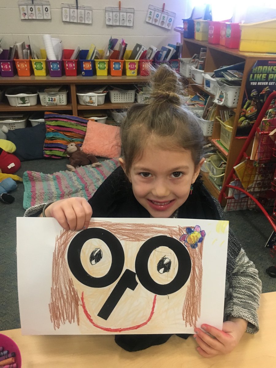 MrsLPeers's tweet photo. Today we are using the numbers in “100” and our imaginations to create a piece of art or in this case a “math-terpiece”! Look what these firsties created! Ask your child to see theirs tonight! 💯 👀 💕 https://t.co/yf8IzHwf1P