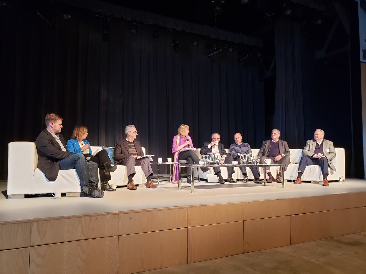 Taking a #DeepDive into our ocean sector!

Discussing the definition of the Blue Economy and how we are connecting to the rest of the world, here in Nova Scotia. 🌊🐳 #DeepDive2020 #NS #OceanSector #MakingWaves