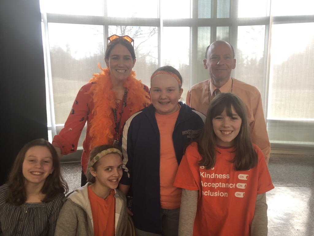 SouthernMSAACPS's tweet photo. Southern Middle Celebrates #unityday2019! Wear orange. You are #AACPSAwesome 🍊🍊 https://t.co/ELk3FwjCiU