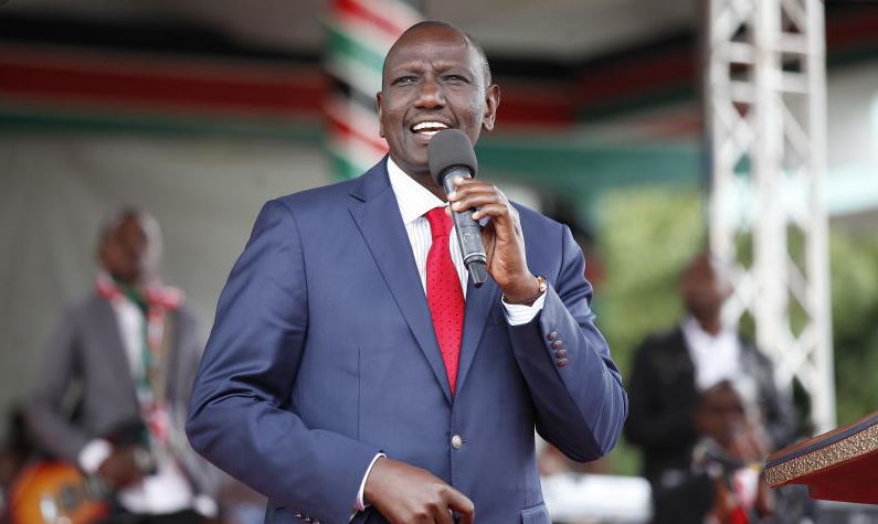 kibe_001's tweet photo. H.E,PhD,DP  Dokitari  William Ruto is the only visionary leader left for Kenya.Dynasties must fall because they can do nothing new after all those years in power. 
Only 5 years is enough to change a country, look at Thomas Sankara.
#BBINonsense
#MoiFuneral
#Ruto
#DeputyPresident https://t.co/G9mkhwPcWL