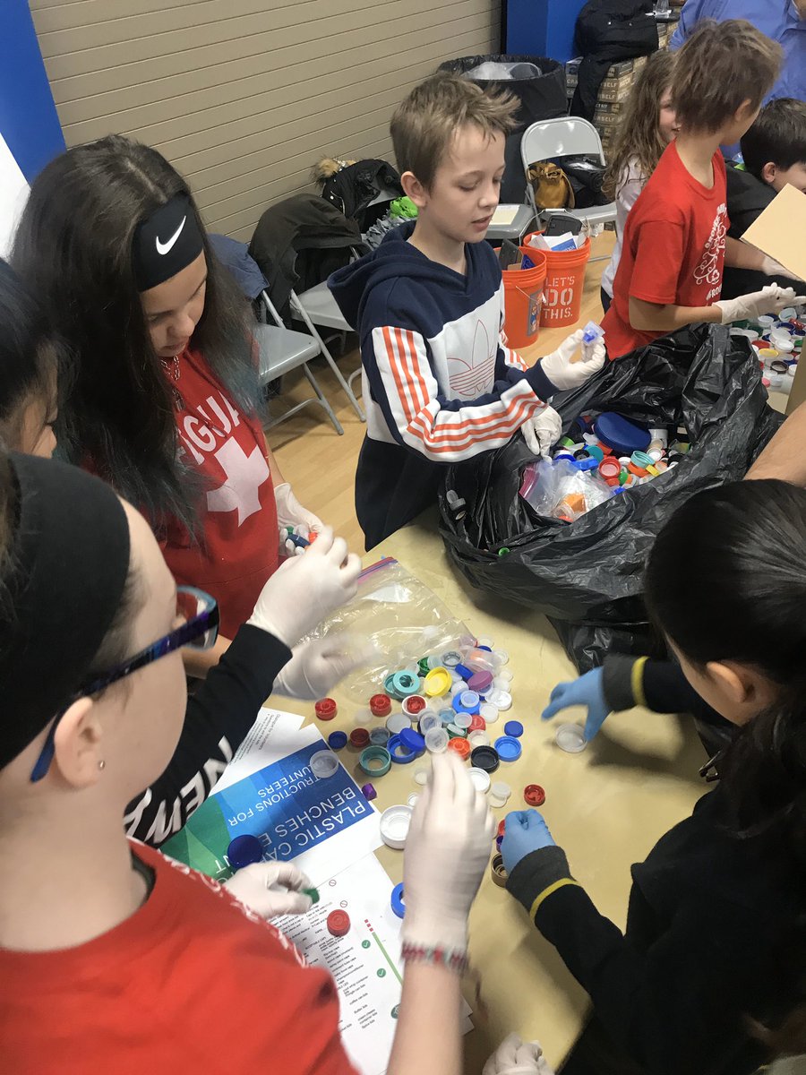 slevyrtsd26's tweet photo. GCSG working on recycling the bottle caps RTSD26 collected to make a bench for the new ELC.  #iginspires. #rtsd26learns https://t.co/phHDdDKvHp