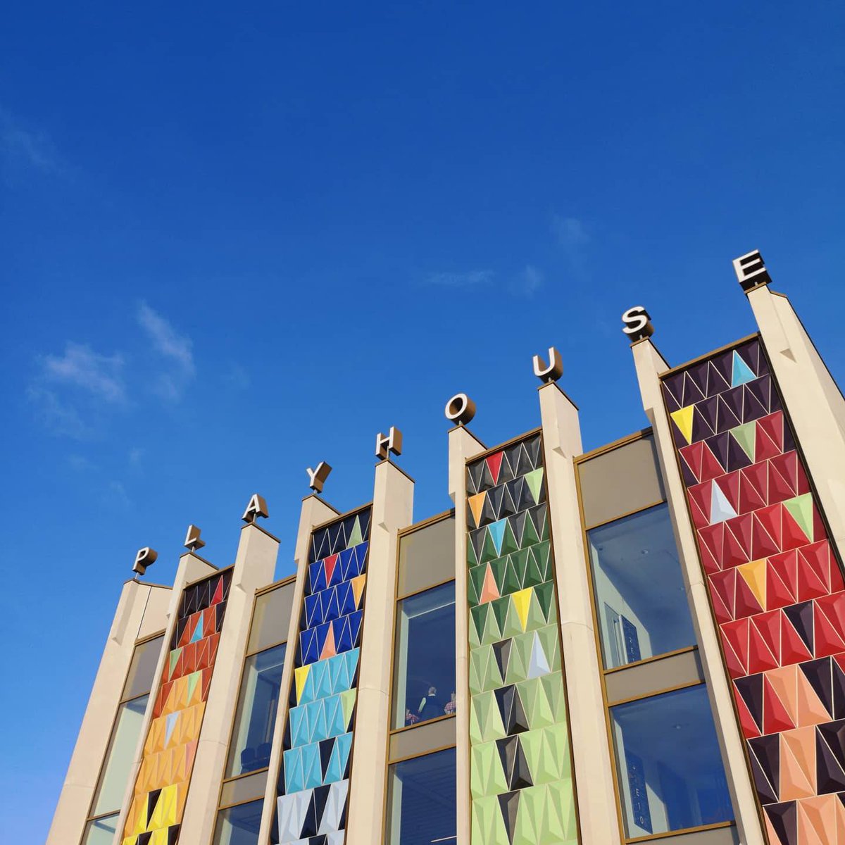 🌦️ Has this miserable weather left you dreaming of summer evenings spent sipping G&amp;Ts in a beer garden? Yep, us too 😖. The sun came out today though, so a G&amp;T by a window is the next best thing! 😂

#cheers #humpday #leeds #hurryupsummer