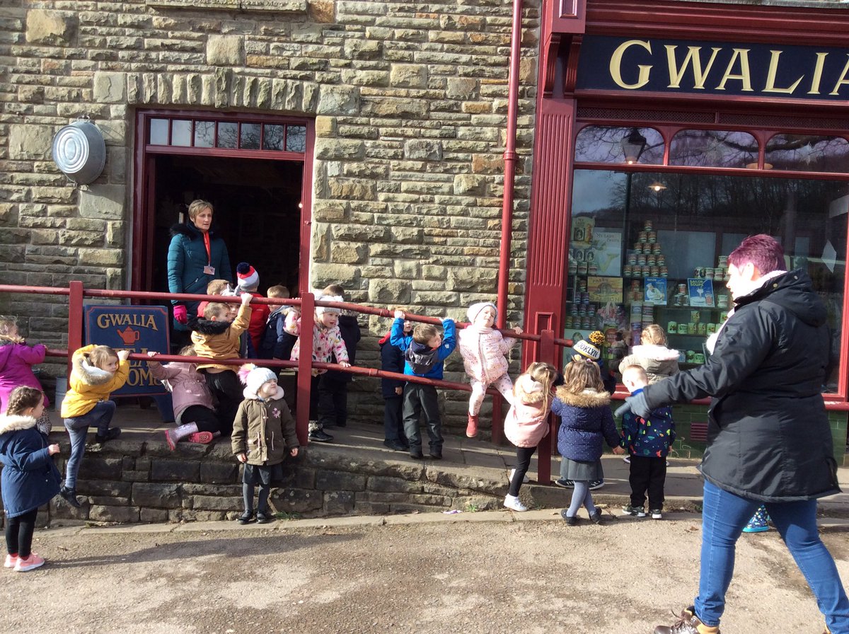 BryncethinPS3's tweet photo. Class 2 St.Fagans. We enjoyed comparing the old with the new. Excellent behaviour from all children. https://t.co/MzTlVpf7TV