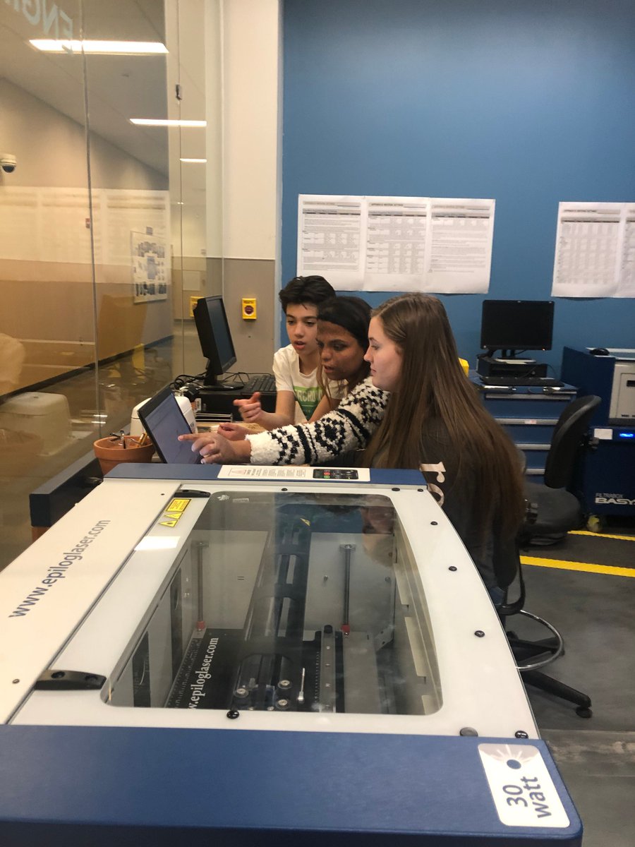 EssexNorthShore's tweet image. Engineering students working during lunch time to collaborate on a special project.  #ensengineering #awayslearning #CareerTechEd #HawkTalk #CreateEncouragePromoteDevelop #ENSATS