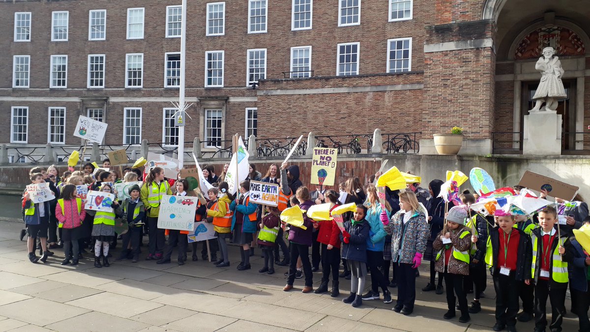 Fantastic march today around College Green with our passionate young people from  @HeadleyParkPrim @stokepark16 @PrimaryBristol @CST_Trinity  @CST_Schools 
#loveyourplanet #cstEarthWeek #vppeco