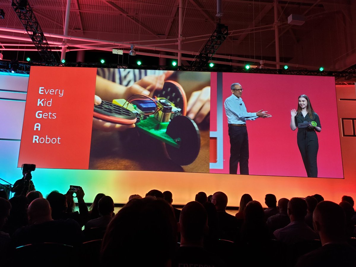 mayesphotos's tweet image. Congratulations, @danielleboyerr for your "fab"ulous achievement building the next generation of young inspired engineers! Can't wait to build kits with my own kids. #EKGAR #3DXW20 #SWUGN @RachelDianeYork @suchitjain @SOLIDWORKS