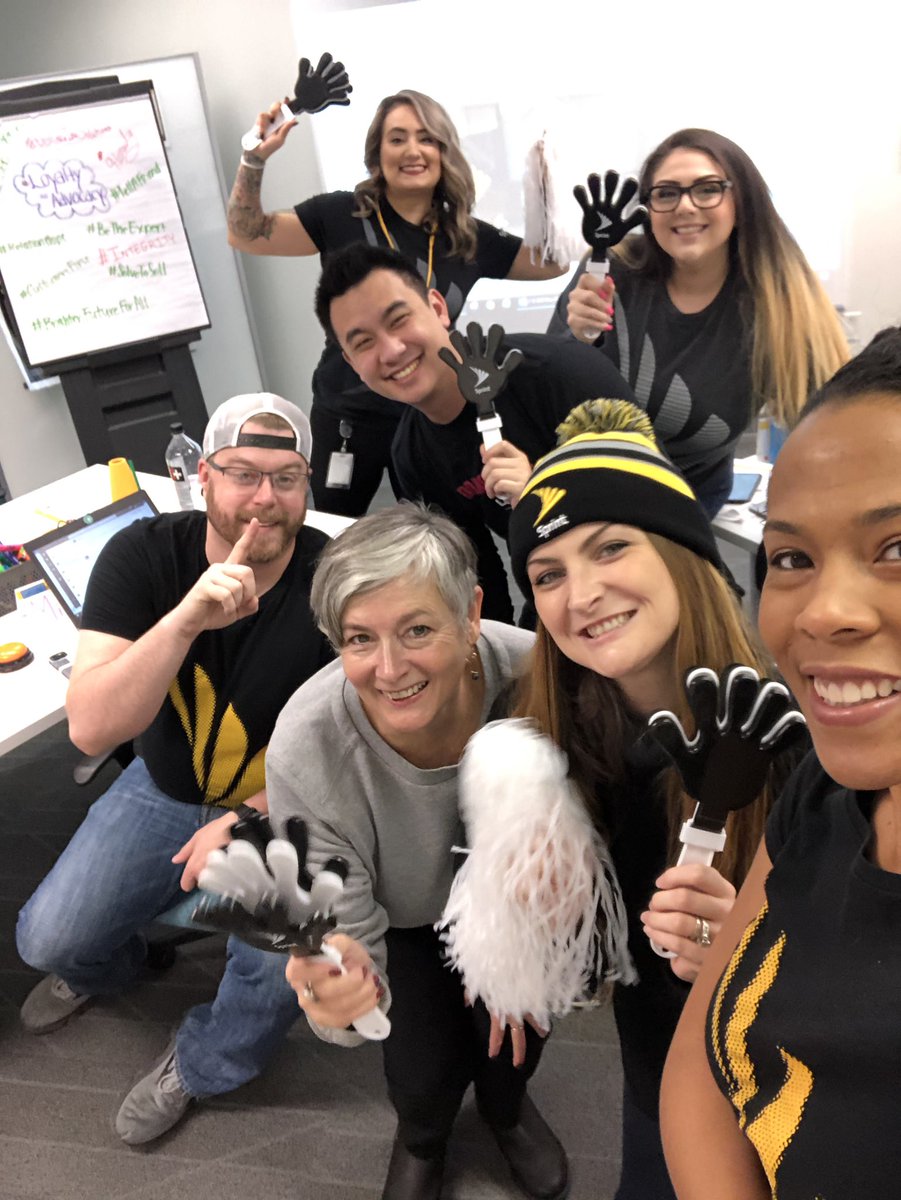 TrayceToles's tweet photo. WE are excited and ready all the way from New Orleans for the Sprint!#DayofLearning #PeopleFirst #TrainingwithHeart @Megan_Walsh__ @MichelCombes @GmoSellsSprint @kkwestisbest @homeslice64 @mikelantz14 @lcool_a @CJSprintLA https://t.co/yYl8EOdD18