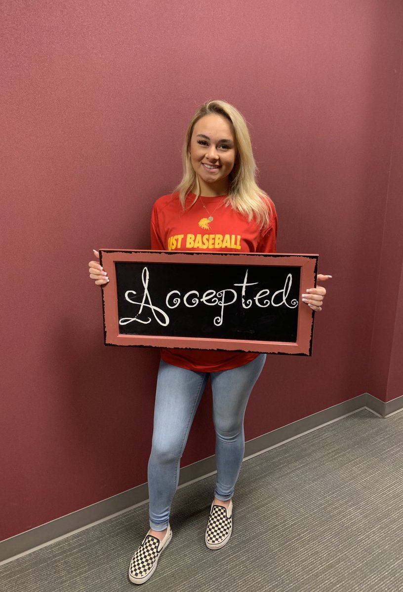 PearlandHS's tweet photo. ACCEPTED! Congratulations to Juliana Hudman on her acceptance to the University of St. Thomas!!! @stthomashouston #OilerGrad2020 https://t.co/W08qwxCcTw
