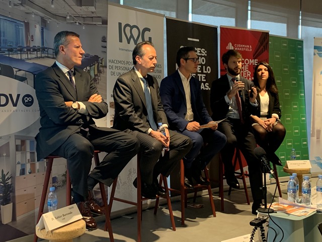 HoganLovellsES's tweet photo. Miguel Ferre, del equipo #RealEstate, ha participado en #WORKPLACE_II, un evento organizado por @CesineEditorial dedicado a la industria de las oficinas. Su ponencia ha estado enfocada a "La inversión en espacios flexibles: principales retos y sugerencias". https://t.co/pYatZmWSUG