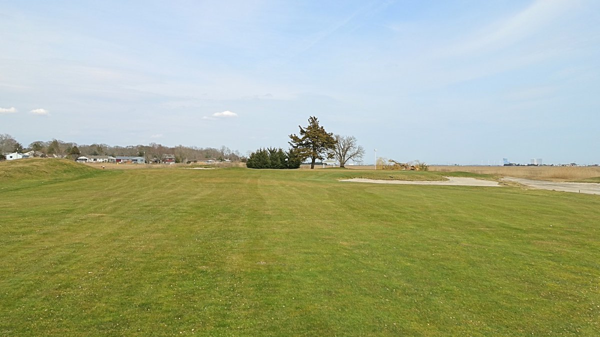 jwbausch's tweet photo. Linwood CC near the Jersey Shore is a fine Herbert Strong designed course. I've touched up my photos from a March 2017 visit. The par 3 8th hole used to have one of the world's largest greens. Photo album #BauschCollection @MyPhillyGolf:
https://t.co/vc550i58uH
Pics of No. 8: https://t.co/ycn0HWyJsR