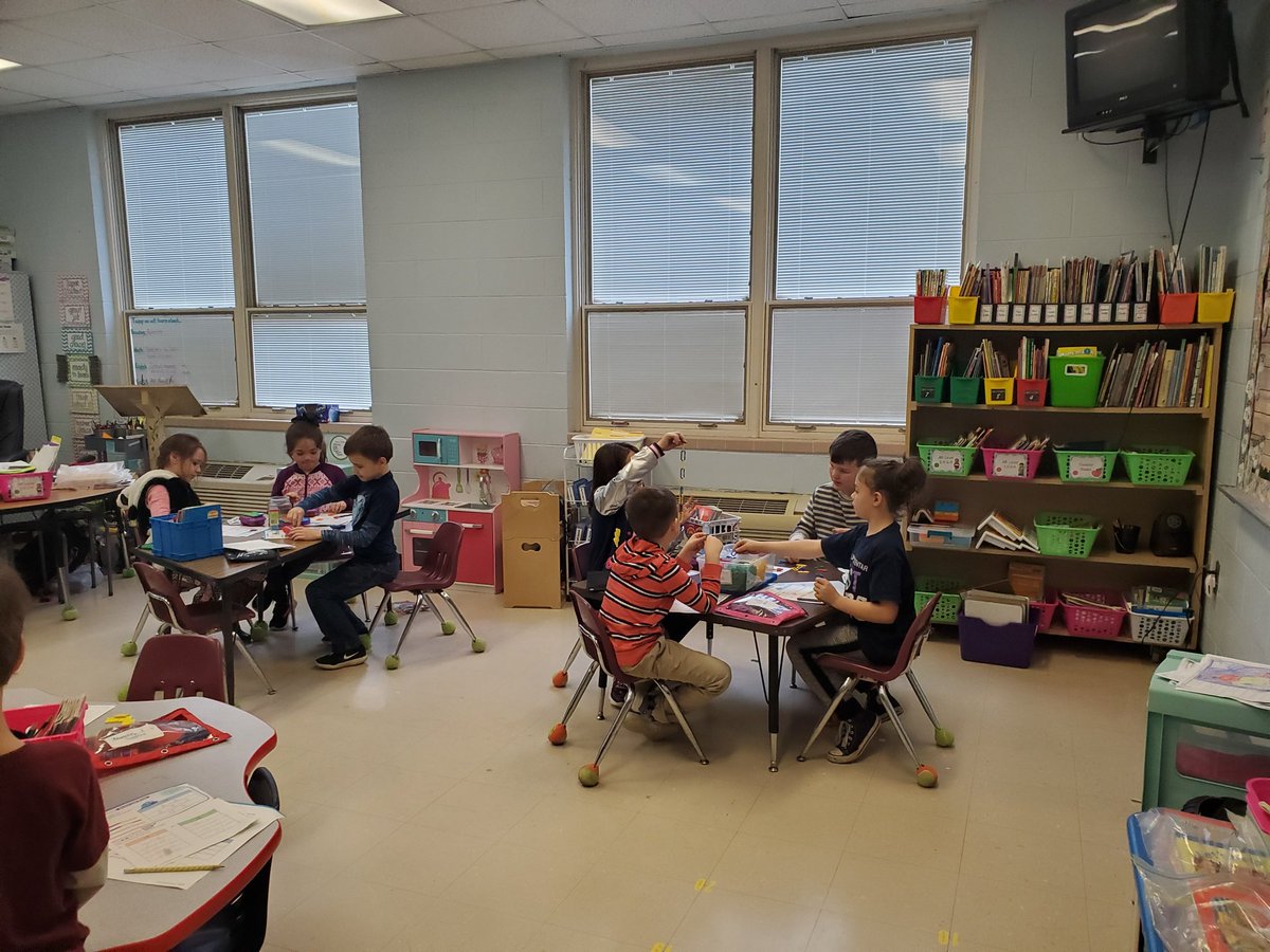SchallMarla's tweet photo. Just a little group work. We are practicing ways to make numbers using manipulatives. https://t.co/JWTTbGvdVh