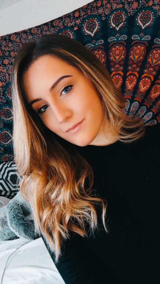 HCOneonta's tweet image. ✨MEET THE EBOARD:                         Hi! My name is Kat and I’m one of the Editing and Writing Directors for the Her Campus Oneonta chapter. I’m a junior from Binghamton and I’m currently majoring in English and communication studies. I joined Her Campus in the fall of 2018