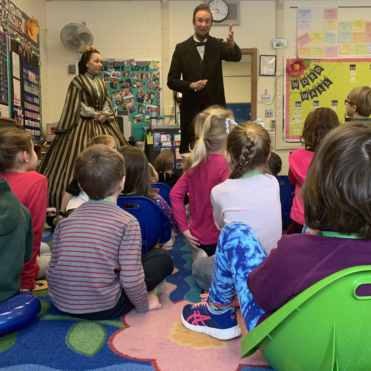 lutzlearns's tweet photo. We are enjoying our time with the Lincolns today!  #d39online #centralfoxes https://t.co/f37ny2jORv
