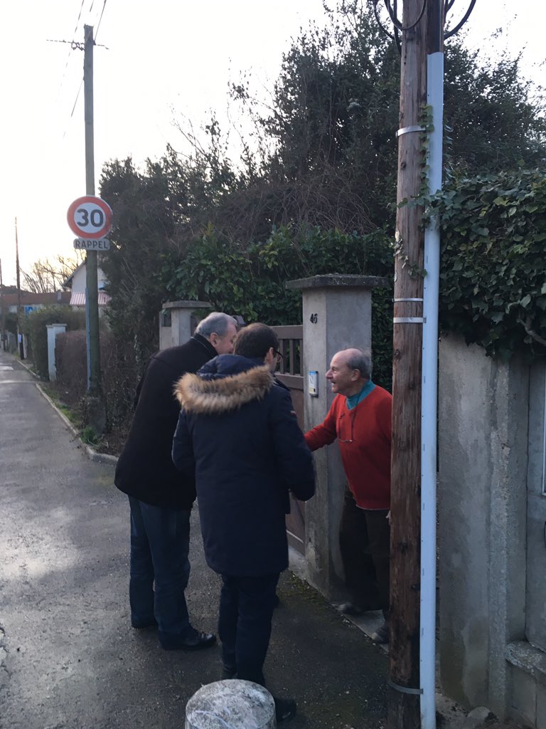 bricerabaste's tweet photo. J’étais hier soir avec les habitants des bords de Marne pour les informer de cet épisode de #crue. Nous sommes particulièrement attentifs à l’évolution de la situation et nous restons mobilisés pour intervenir dans les meilleurs délais. https://t.co/RS6pIDt3mI