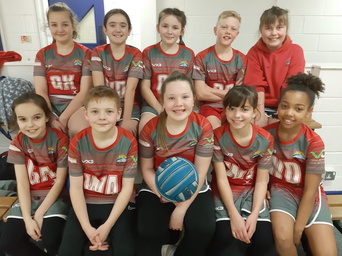 ParcyTywyn's tweet photo. Llwyddiant arbennig heddiw i’r tim pel rwyd - 1af 💫 Success today for the netball team - 1st place 🌟🌟🌟 Gwych. #lles https://t.co/mKlXJkMtQa