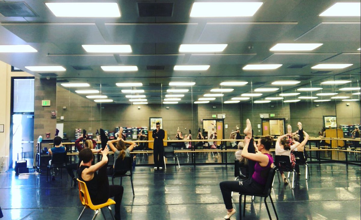DavisDanceCo's tweet photo. New year, new choreo coming your way 🔥
.
.
.
The company has been back in the studio preparing for several performances within the next few months! Make sure you’re following us on social media (and on our website —> https://t.co/8zkKei61jS) for company and performance updates! https://t.co/aHoYYtyGKI