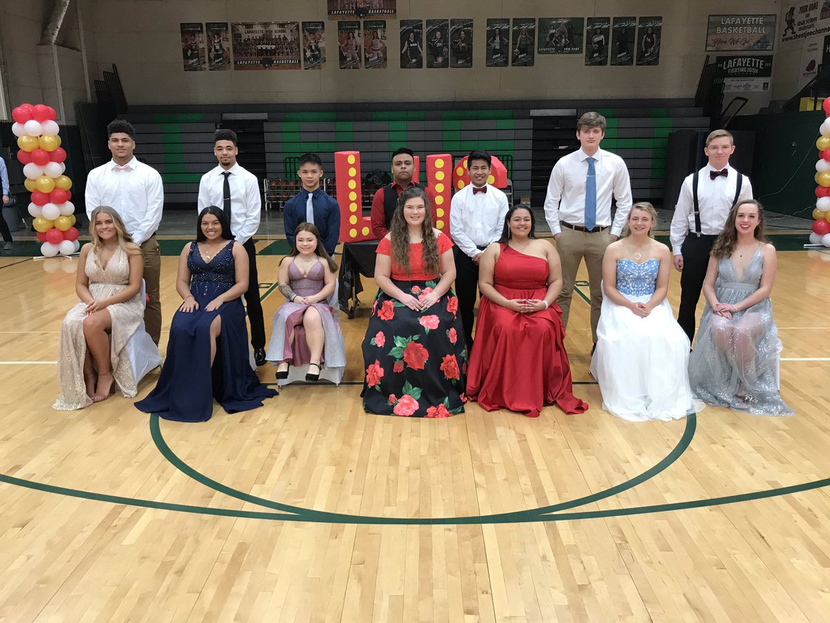 IrishSTUCool's tweet photo. Our beautiful Winter Shamrock Queen candidates. 💚 @LHSIrish @lafstuco https://t.co/PHx8nIUTJv