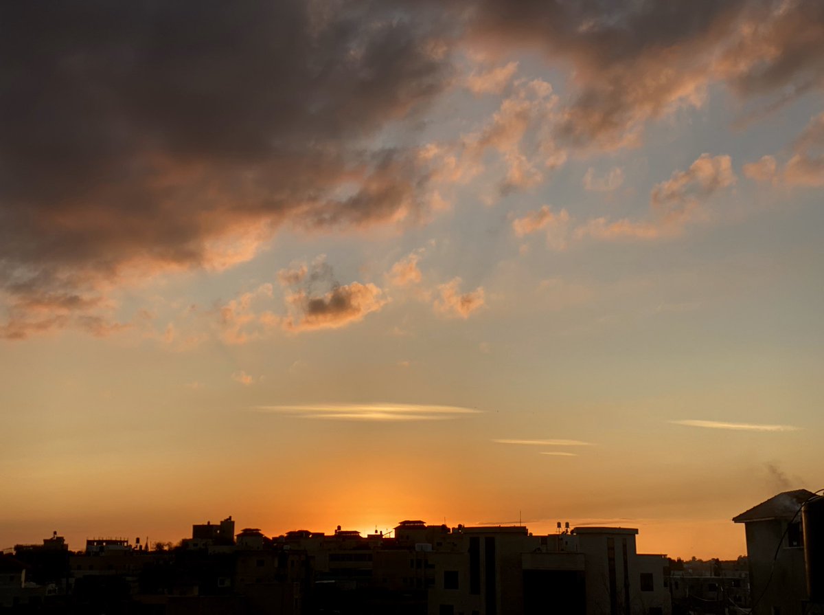 rita_imad's tweet photo. How could you let somethin' so good
Go to waste and bleed the colours out?
You don't know what you got 'til it's gone
Know when it's right 'til it's wrong
In search of perfect when you had it with you all along 😍 🌅
#sunset #sky #clouds #theperfectview https://t.co/vPP6iHP5Ug