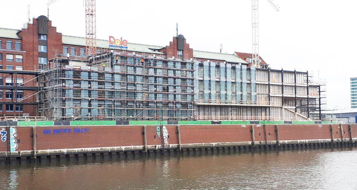 #Stahlbau schont Umwelt:

Ursprünglich USA-Pavillon der Expo Mailand (2015): archdaily.com/628092/usa-pav…

Jetzt Hammerbrooklyn Digital Campus <a href="/HBdigitalcampus/">Hammerbrooklyn.DigitalCampus</a> #Hamburg.

Richtfest gestern: hamburg1.de/nachrichten/43…

#Lamparter --&gt; stahlglas.de/referenzen/dig… &lt;--

(Foto 6.2.2020)