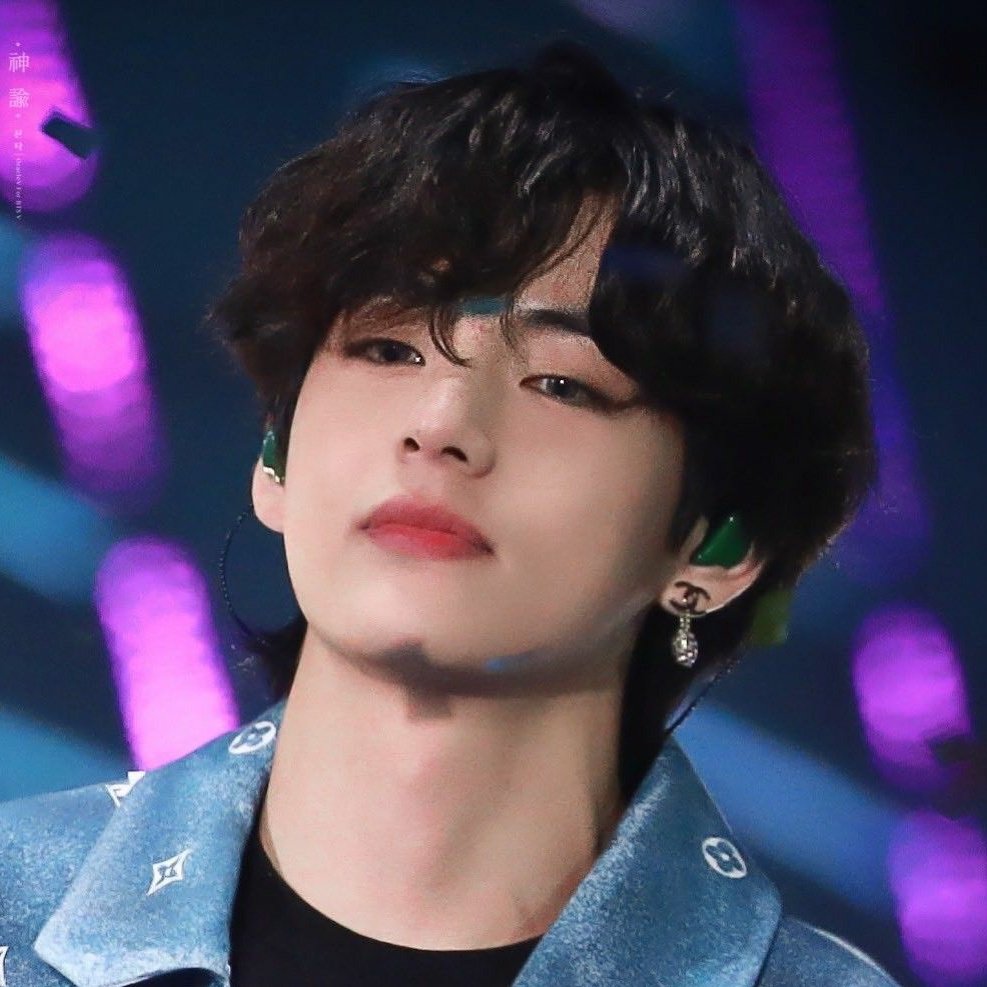 sei⁷ on X: Taehyung: chanel earrings stay ON #FourthLookAt7 https