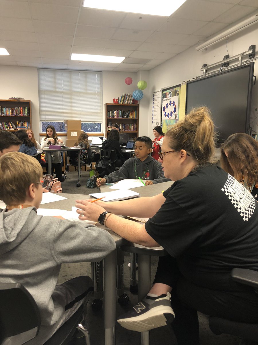 l_koehler's tweet photo. @GrapevineMiddle 6th grade ELA using a hybrid individual rotation model (based on student feedback) to strengthen their knowledge of reading strategies. @MrsBryant_610 @KayeRogers06 @ConradStreeter @LindseyYHopkins #ElevateGMS #OurHouseGMS https://t.co/IblrNMhHoz