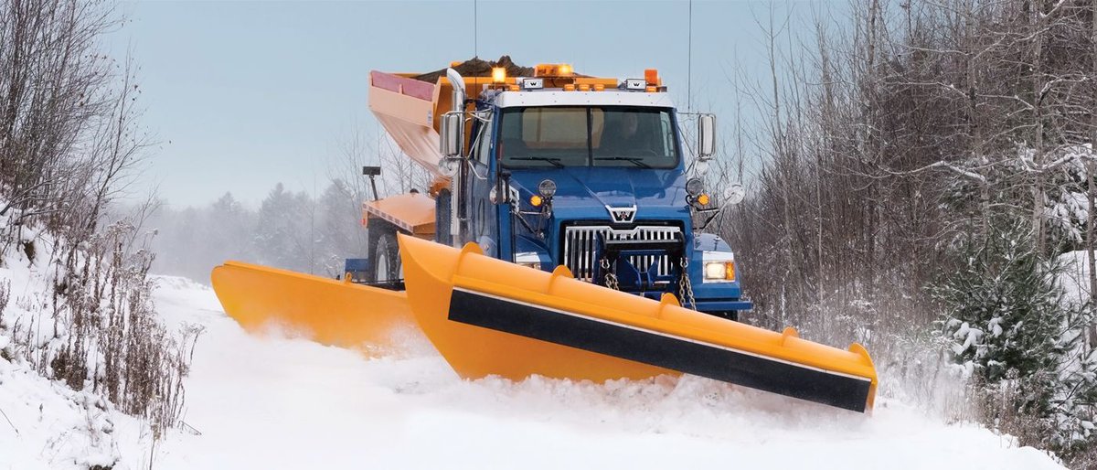 WeKnowTrucks's tweet photo. Snow Season is Here. #4700SF @WstrnStarTrucks #WesternStarWednesday https://t.co/szRjiBkUSv