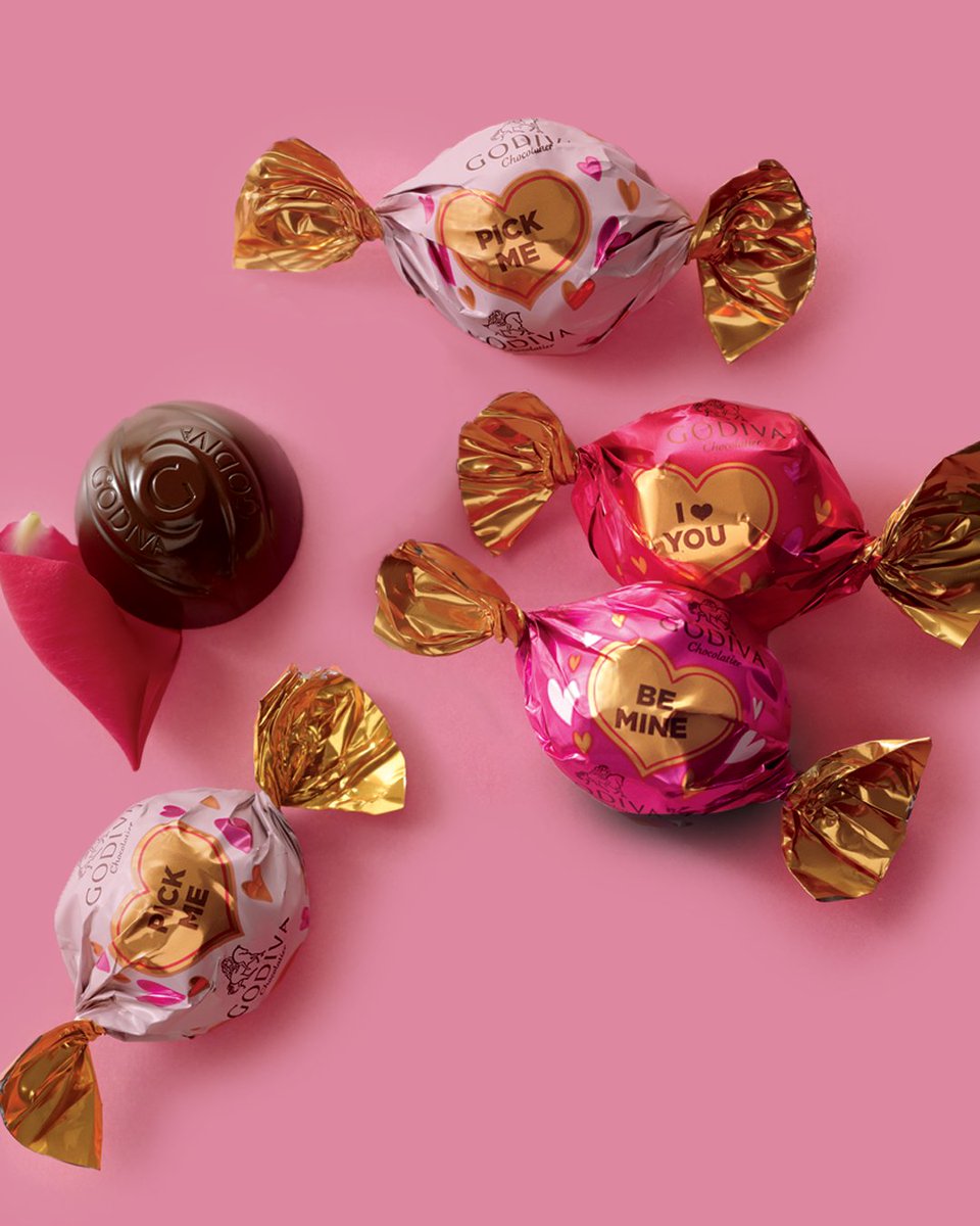 GODIVA's tweet photo. Let us show you how much we appreciate the GODIVA family. 🙏 Come by your local GODIVA to pick up a free chocolate with a sweet Valentine’s message. 

Visit our stores while supplies last! https://t.co/DIjZiVaQlR