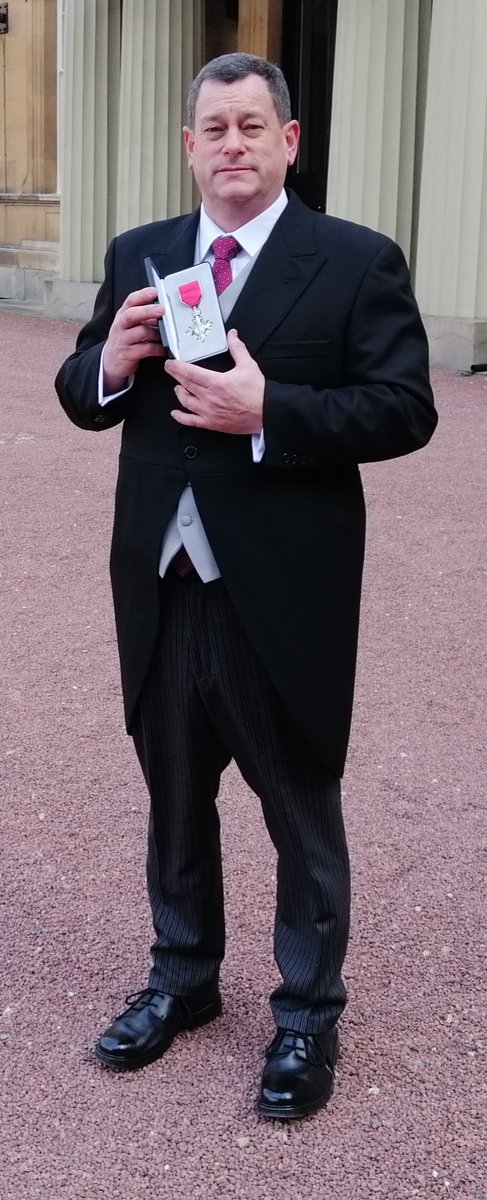 SimonRoweMBE's tweet image. Two firsts I got an MBE and I wore a really smart suit 😂 what a day.