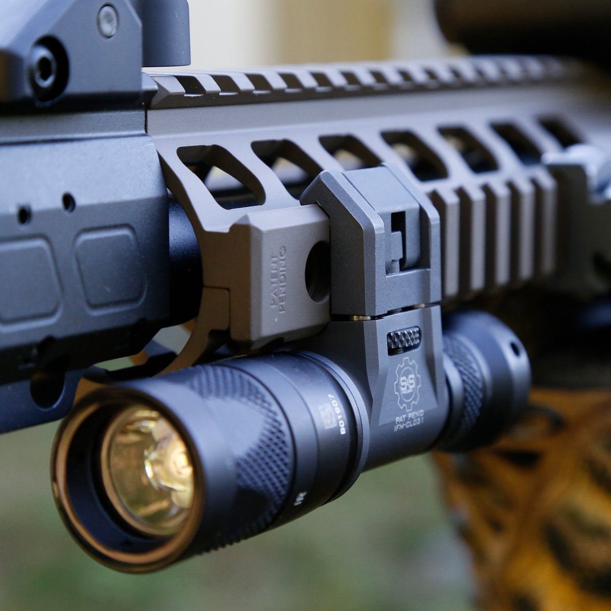 sandsprecision's tweet photo. Partnered with SureFire®, the IFM delivers a low profile offset position in a robust machined housing with the most advanced tactical lighting technology in the world. https://t.co/7MqlGWVasx #sspgear #ssp #military #tactical #illumination #surefire #specialforces #sof https://t.co/LpRI3bHgWI