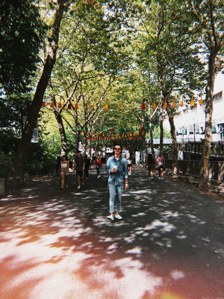 This stud <a href="/evanjmiller/">evanjmiller</a> has been touring around Europe with <a href="/currentswell/">currentswell</a> and this picture is here because I miss him and want any excuse to talk about/ look at him. 🧡
#tour #tourlife #music #musician