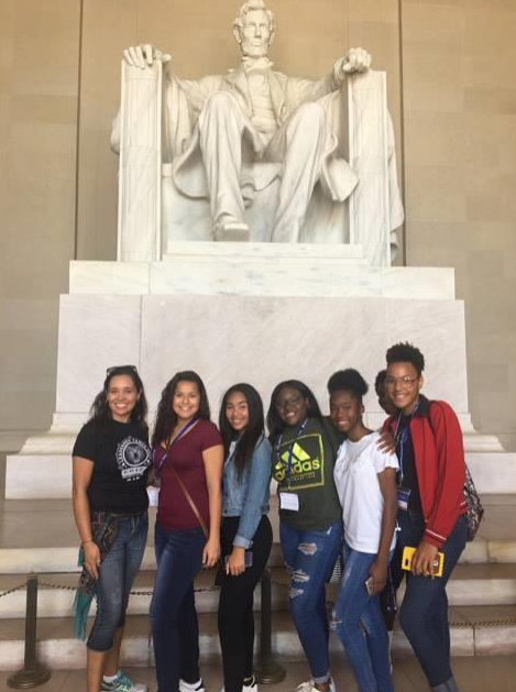 GerberTours's tweet photo. Fun Fact: Today is our 16th presidents birthday! Abraham Lincoln was born on February 12, 1809. Did you know this? πΊπΈπ #GerberTours #WednesdayWisdom #StudentTravel #WashingtonDC https://t.co/V8qJExM7op