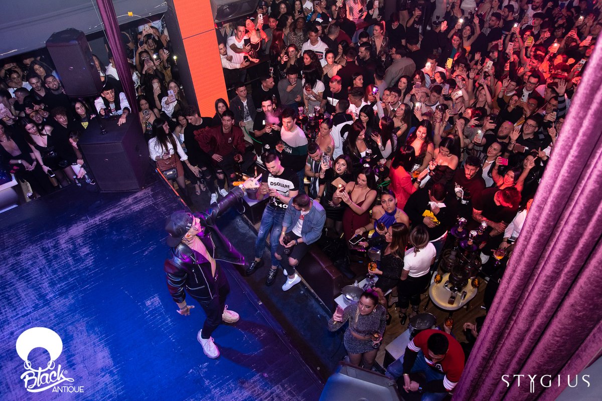 StygiusFluid's tweet photo. El paso de #RauwAlejandro por la última #BlackParty fue de otro mundo. 🔥 Te dejamos unas fotos que dan fe de ello.
Un #BenditoMomento tras otro. 💙 ¡Nos vemos en @AntiqueTheatro para la próxima! https://t.co/33oYz4WmYY