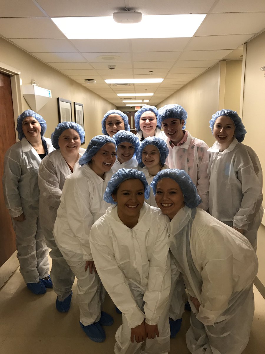 Students learning about different careers at TriStar Greenview Regional Hospital. What a great experience!
#careers #education #educate #jobshadow @SWHSReady @SWHSGuidance @WarrenCoSchools