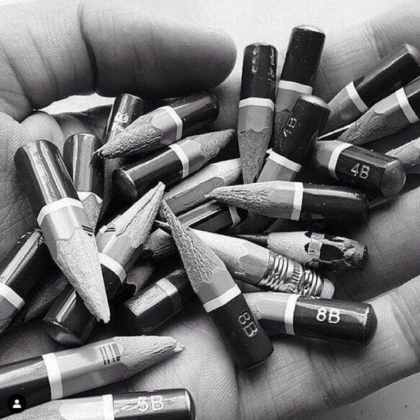 PapelesM's tweet photo. Nos encanta ver cómo algunos exprimen la vida al máximo, ¡incluso con los lápices!  ️ ️
repost @aleksandar94art
#lápiz #dibujo #dibujar #creatividad #bellasartes #grafito https://t.co/8msgWJhfCw