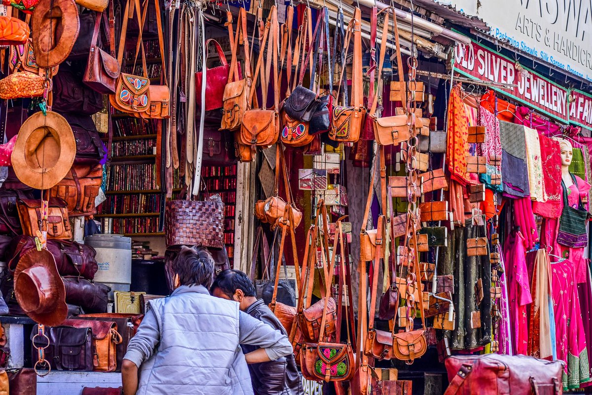 ContractStore's tweet photo. With Brexit now underway, many are looking outside the EU for business opportunities.  ContractStore can help with navigating the cultural and legal complexities of doing business further afield. #businessinindia #outsidetheEU #india https://t.co/gSbM54X5SZ https://t.co/zW4ZNypONR