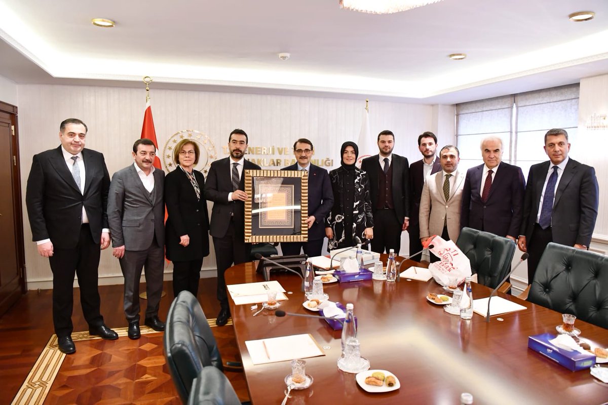 Hakan Han ÖZCAN 🇹🇷 (@hakanhanozcan) on Twitter photo İl Başkan yardımcılarımız, Ankara Milletvekilimiz Nevzat Ceylan, Nallıhan ilçe ve Belediye Başkanımız ile birlikte Enerji ve Tabii Kaynaklar Bakanımız <a href="/fatih_donmez/">Fatih Dönmez</a> beyfendiyi makamında ziyaret ettik. İl Başkan yardımcılarımız, Ankara Milletvekilimiz Nevzat Ceylan, Nallıhan ilçe ve Belediye Başkanımız ile birlikte Enerji ve Tabii Kaynaklar Bakanımız <a href="/fatih_donmez/">Fatih Dönmez</a> beyfendiyi makamında ziyaret ettik.