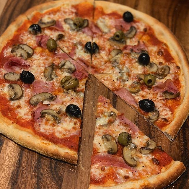 FoodFilthy's tweet photo. Great pizza is so simple to make... better from a pizza oven, but a pizza stone and an oven cranked up as high as you can get it will do the trick

#pizza #proscuitto #cottoham #italian #italiancooking #beerdough #pizzadough #olives #mushrooms #filthyfuc… https://t.co/oouxtNNsKA https://t.co/AgejaOBkhM