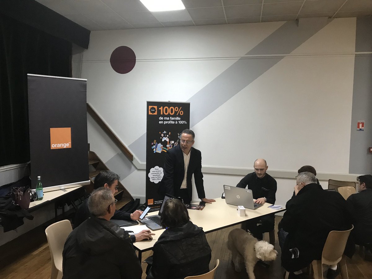 karimDinari's tweet photo. Au forum des ventes #NATHD @OrangeNvAquit présent aujourd’hui à Aigre en @charente pour faire, bénéficier les clients nombreux sur notre stand, des offres Orange https://t.co/tG40jw9mrE