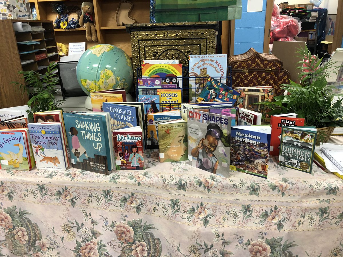 LibraryMacon's tweet image. Instead of shelving the new books, I display them so students get to pick a new book.  The kids love the idea of getting a new book! Disd_libraries
