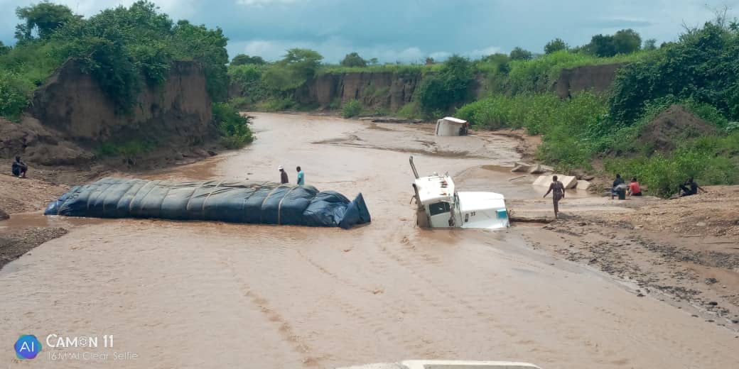 A haulage truck carrying World Food Program drought relief food destined for Nembudziya, Gokwe has run into problems at Kawongo river.