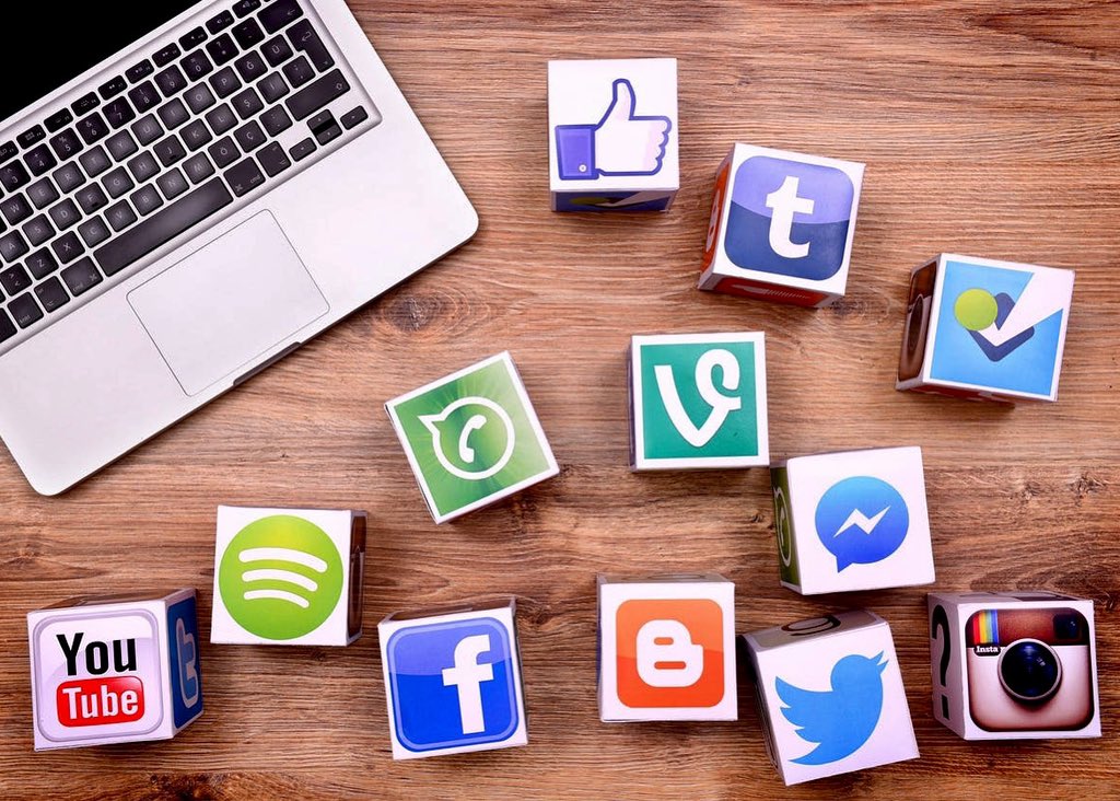 tagcomunication's tweet photo. #SOCIALMEDIAMARKETING
Avere profili aziendali registrati sui #socialmedia è una buona intuizione, affidarne la gestione ad una web agency è meglio del fai da te, ma affidarsi a chi ne conosce le adeguate strategie di #marketing è l’investimento corretto #tagcommunication https://t.co/0DT8T95J8Q