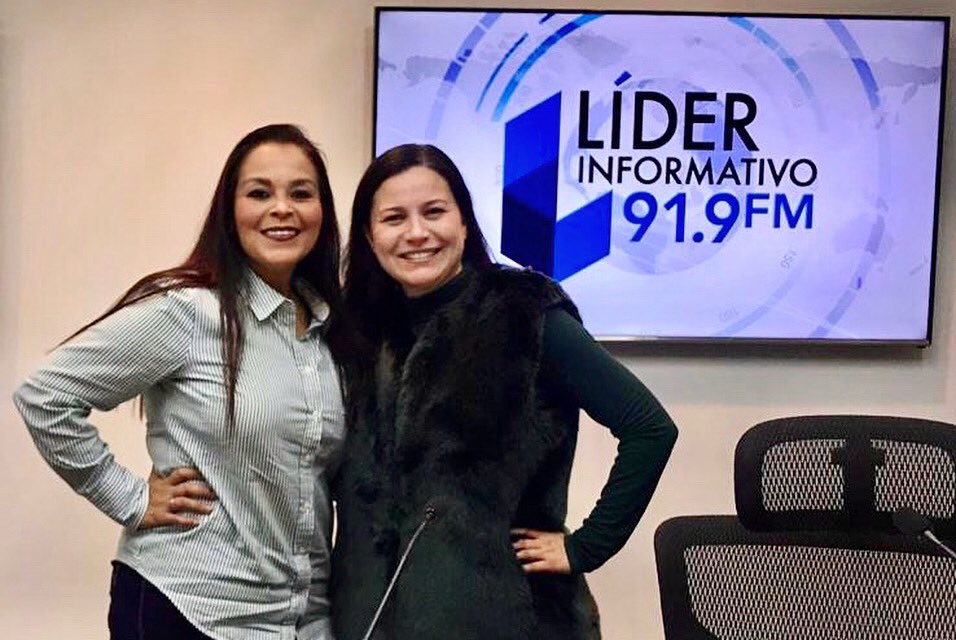 dermadaniela's tweet photo. Gracias por la invitación Lic. Yolanda Barroso @yolaplatica al programa #VamosAPlaticar con el tema: “Cejas, Pestañas y Cabello” en @lider919. #Guadalajara #DermatólogaEnGdl. https://t.co/qYaewHac16