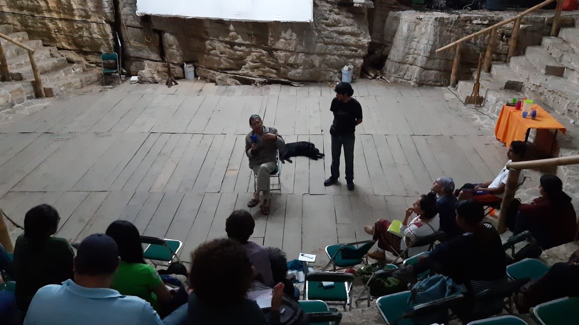 redesac_mx's tweet image. ¡El #cine nos une! Tuvimos dos proyecciones emocionantes como parte de la Fiesta de Cine y Música en #Cuetzalan. El lunes pudimos reflexionar y compartir con Jaime Luna en torno a la proyección de @tioyimdoc de @lunamaran. Ayer conversamos con @KiixyNere después de ver #Sanctorum