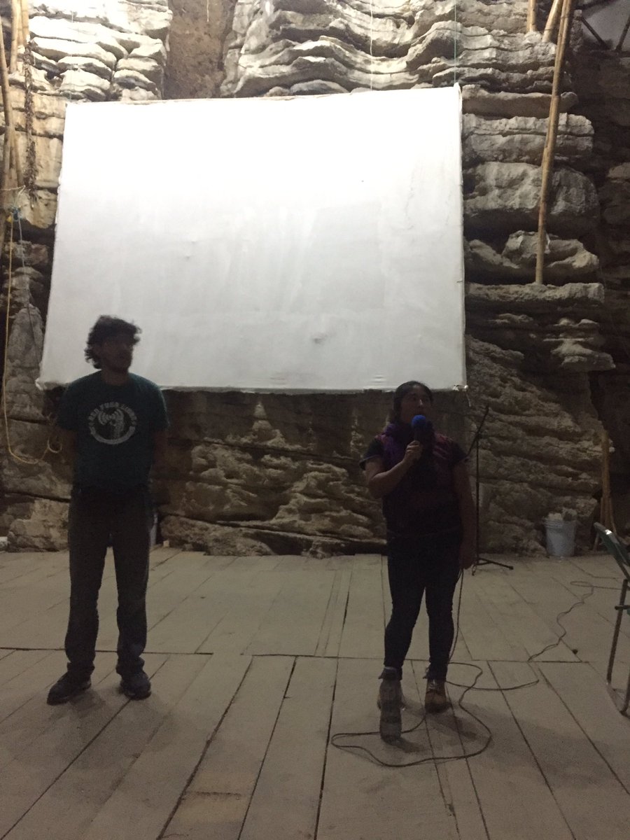 redesac_mx's tweet image. ¡El #cine nos une! Tuvimos dos proyecciones emocionantes como parte de la Fiesta de Cine y Música en #Cuetzalan. El lunes pudimos reflexionar y compartir con Jaime Luna en torno a la proyección de @tioyimdoc de @lunamaran. Ayer conversamos con @KiixyNere después de ver #Sanctorum