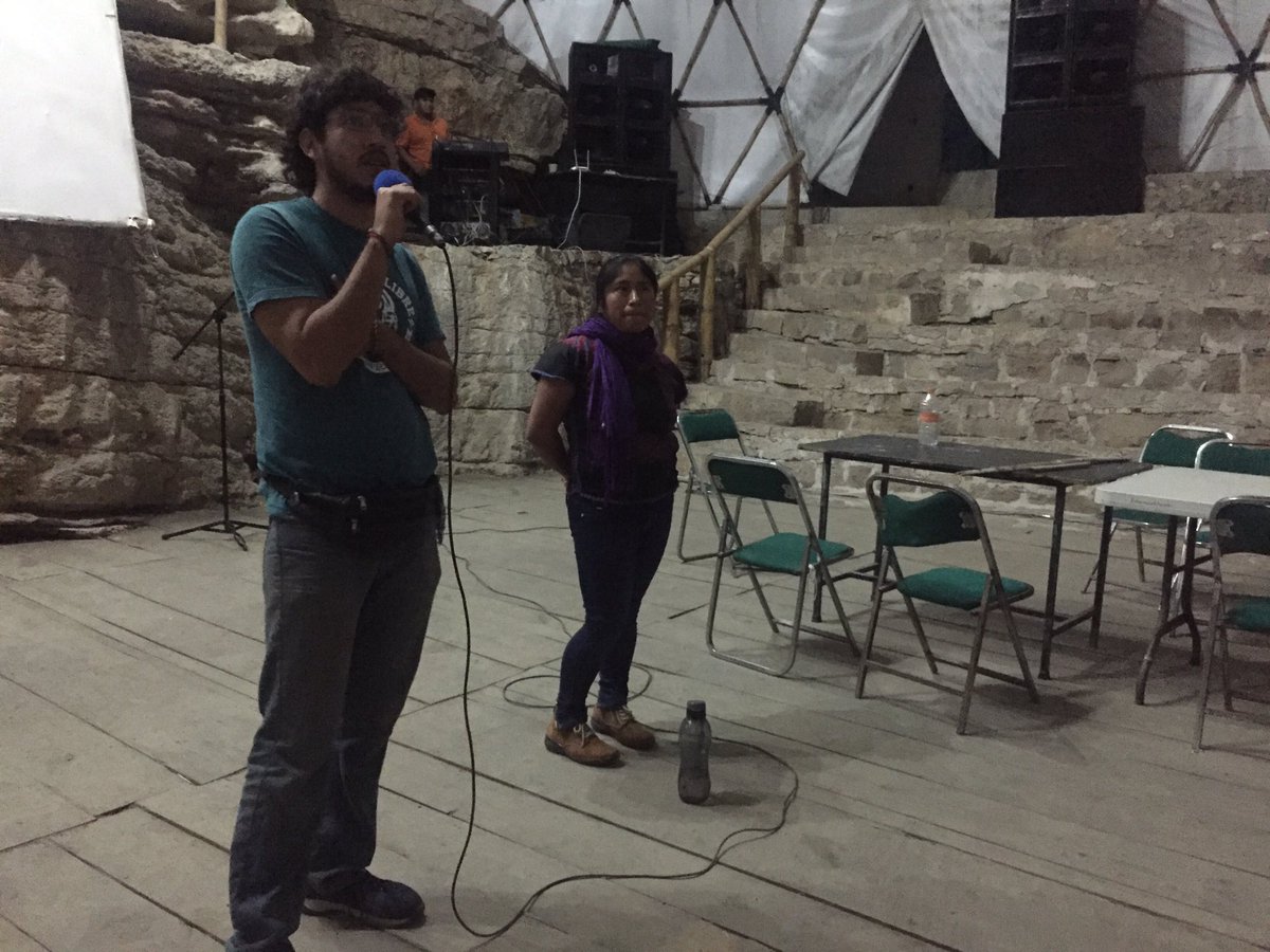 redesac_mx's tweet image. ¡El #cine nos une! Tuvimos dos proyecciones emocionantes como parte de la Fiesta de Cine y Música en #Cuetzalan. El lunes pudimos reflexionar y compartir con Jaime Luna en torno a la proyección de @tioyimdoc de @lunamaran. Ayer conversamos con @KiixyNere después de ver #Sanctorum