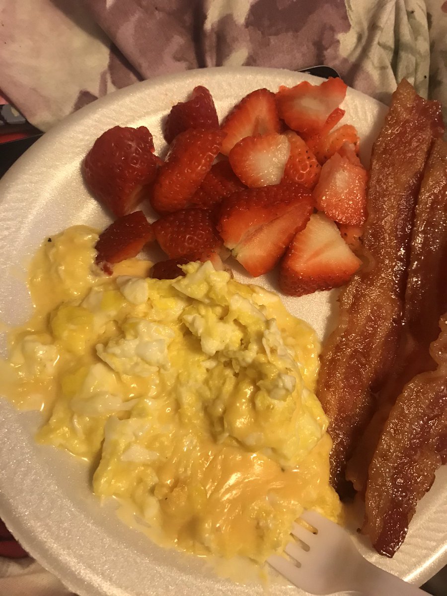 Im1SpoiledLady's tweet photo. Post Workout Breakfast! Great workout and I so deserve this! In truth I may not have enough calories! May have to add a smoothie as a snack later! Protein!! Protein! I need more Protein!! What are y’all having for breakfast? Brunch? #PostWorkoutBreakfast https://t.co/YmU5zERvfg