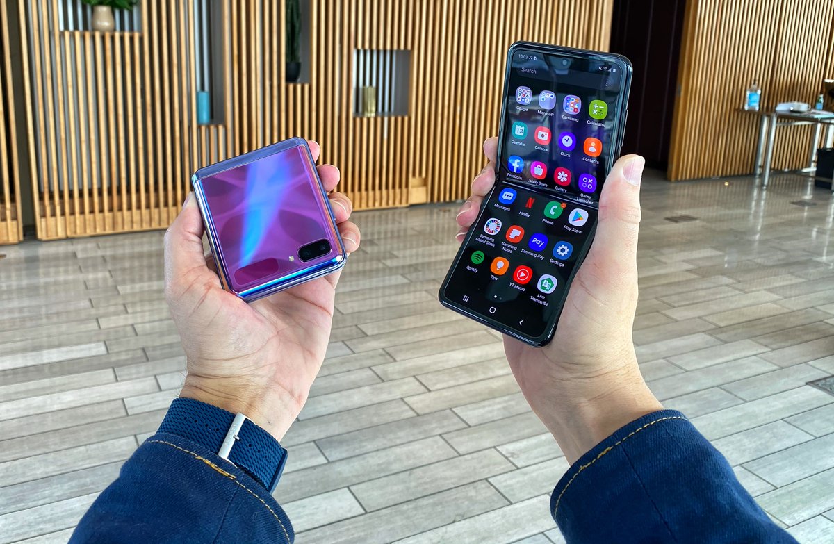 Spent the morning with the Galaxy Z Flip! Early takeaways:

📂Same hinge design as Galaxy Fold
📥Same screen crease too (RAZR has it beat here)
📐Freestanding mode is awesome
📲Basically unfolds to Galaxy S20+ screen size
🧱Feels like it was built right

🎬Video coming tonight!